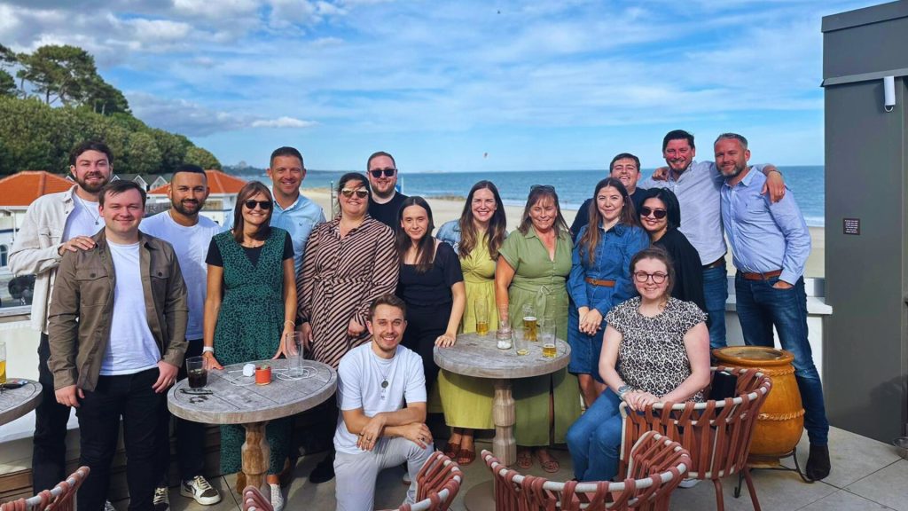 PUSH-PULL AMAZON AGENCY TEAM IMAGE